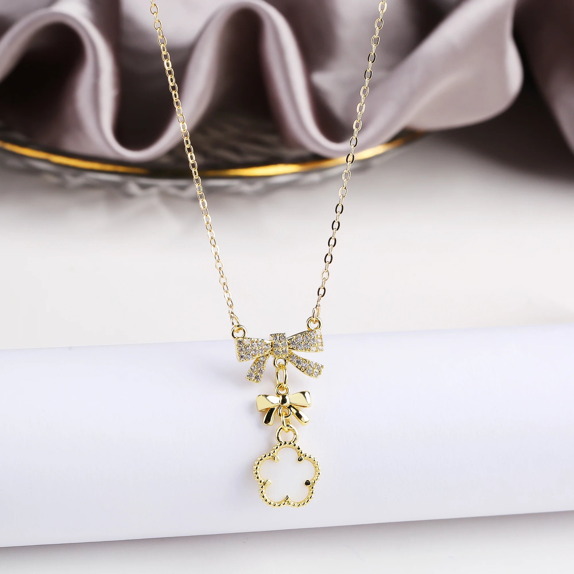 10 Color Natural Stone Five Leaf Flower Pendant Fashion Zirconia Bowknot Choker Chain Classic for Woman Brand Jewelry Clover Qme White