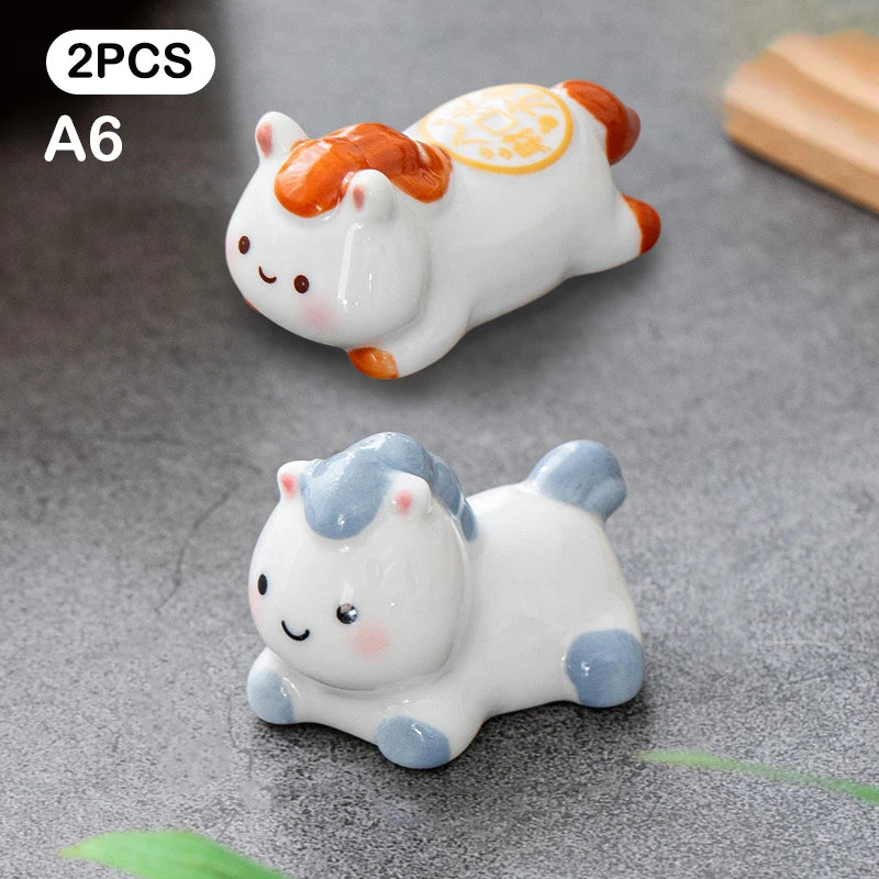 Cute Ceramic Horse Chopstick Rest Rack & Holders Spoon Fork Knife Stand Flatware Organizer Horse Year Ornaments Table Decor Qme A6