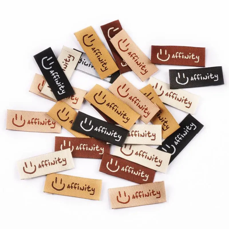50pcs 15×40mm Colorful smiling face Face Pattern Embroidery Label Overlock DIY Clothing Handmade Accessories Without Gum cp3877 Qme cp3789-mix