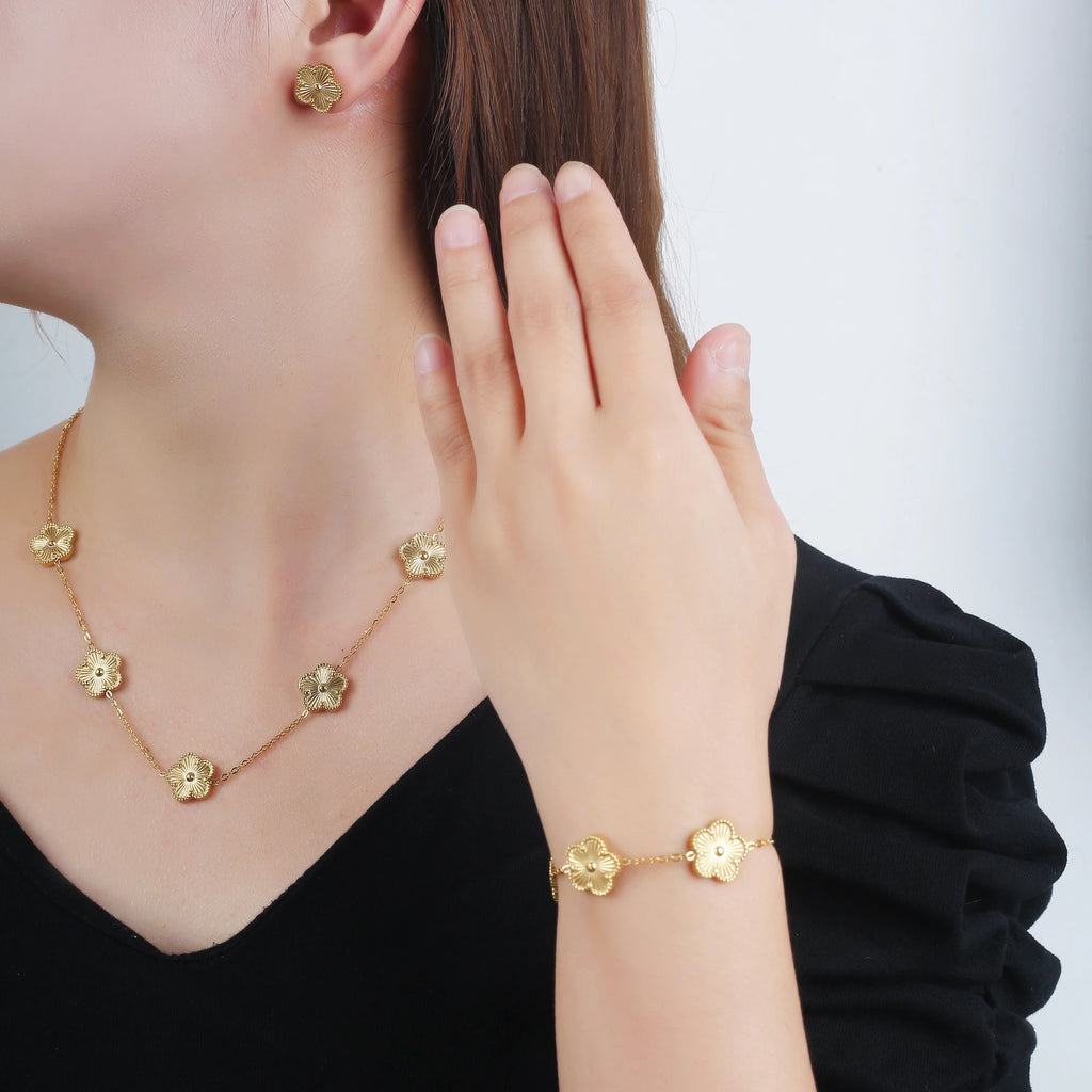 4Pcs 18k Gold-Plated Five-Leaf Flower Necklace Earrings Ring Bracelet Jewelry Set For Woman Party Jewelry Daily Wear Clover Gift Qme