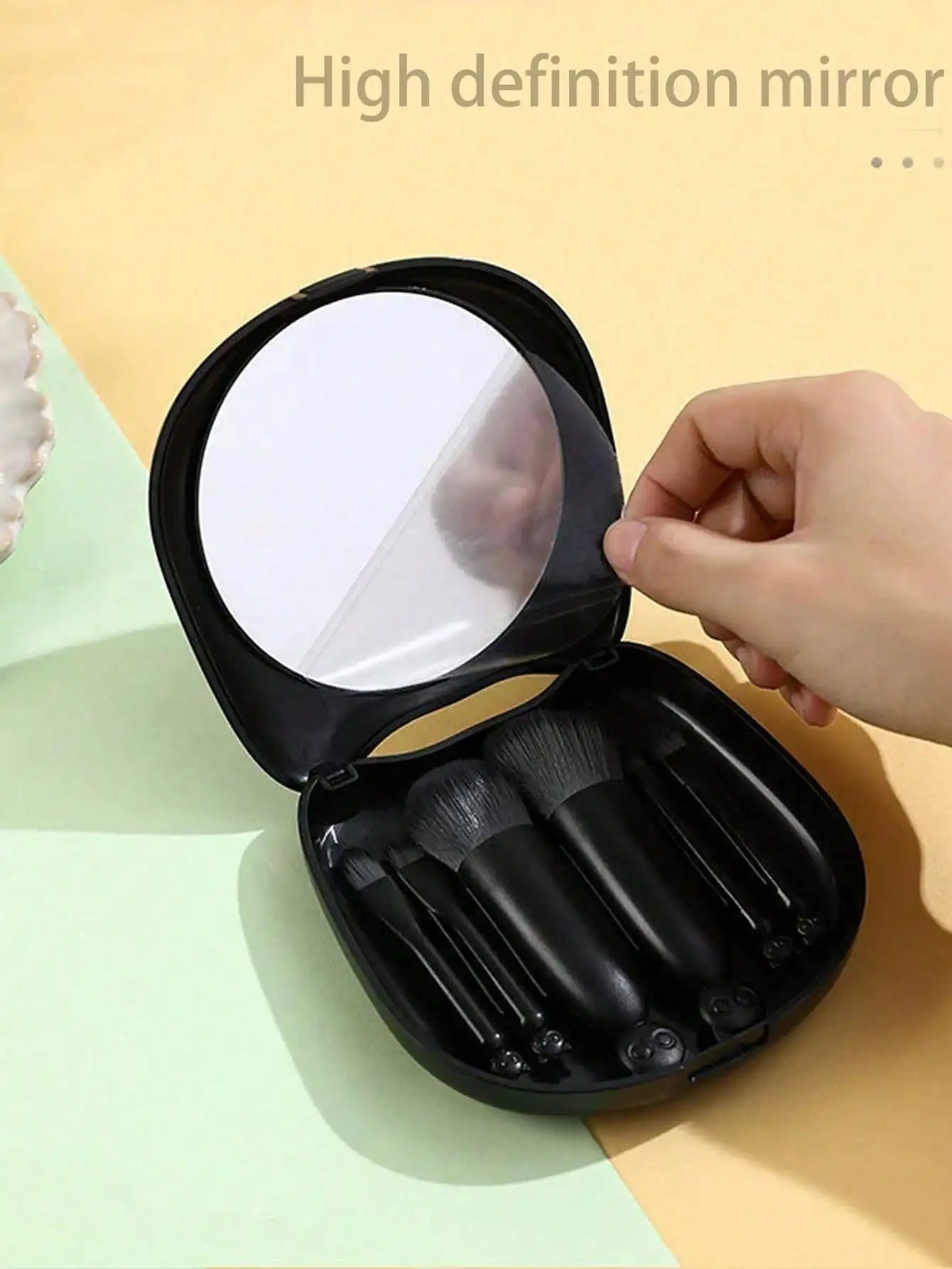 1 Box Mini Cute Cat Design Portable Makeup Brush Powder Eyeshadow Qme