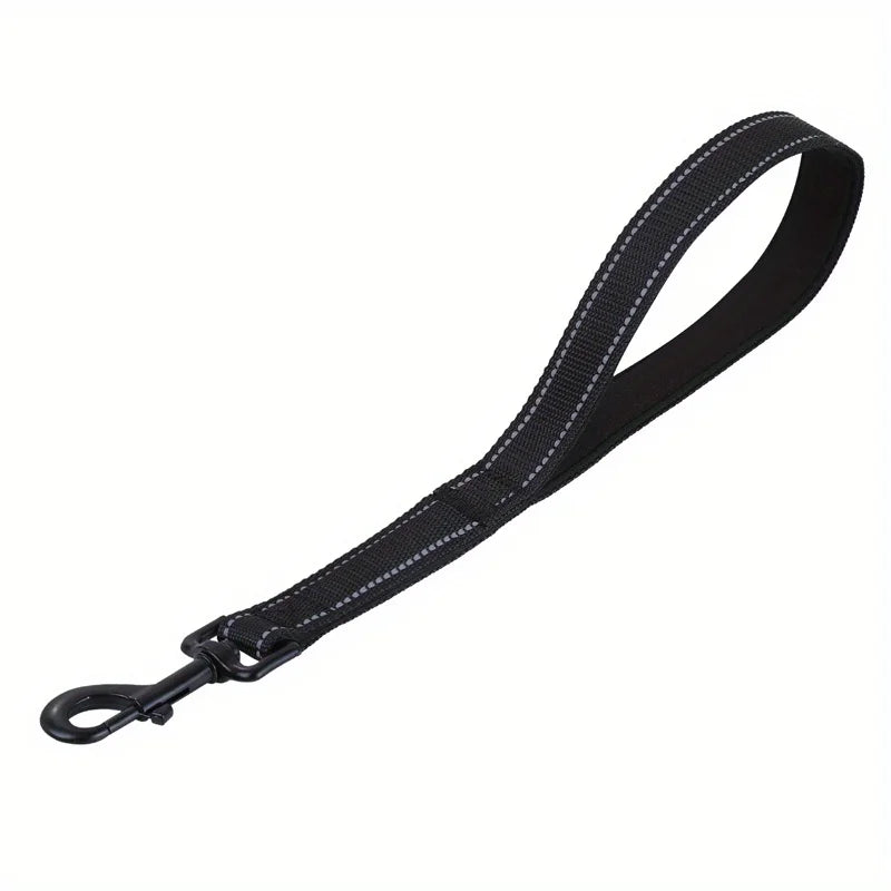 Short nylon dog leash, heavy-duty padded handle, reflective black, suitable for walking training of medium and large dogs Qme black