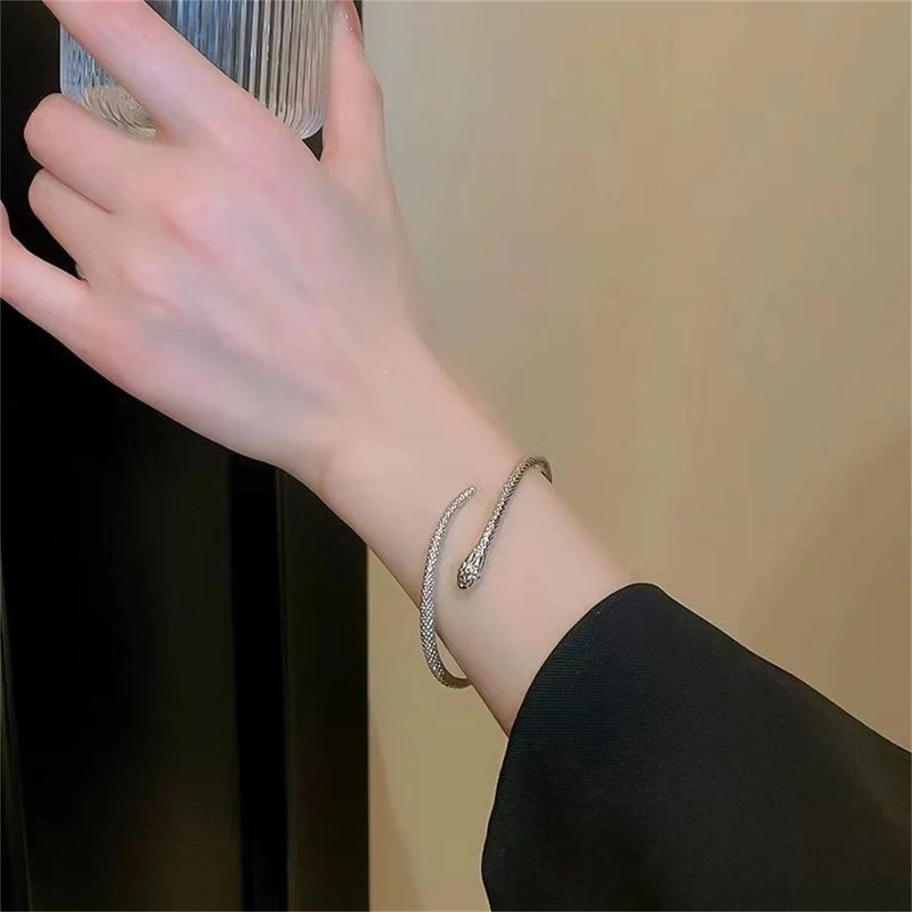 Hetian Jade Bell Bracelet Bangle Retro Palace Design Fashionable Women's Jewelry Antique daily accessories Qme