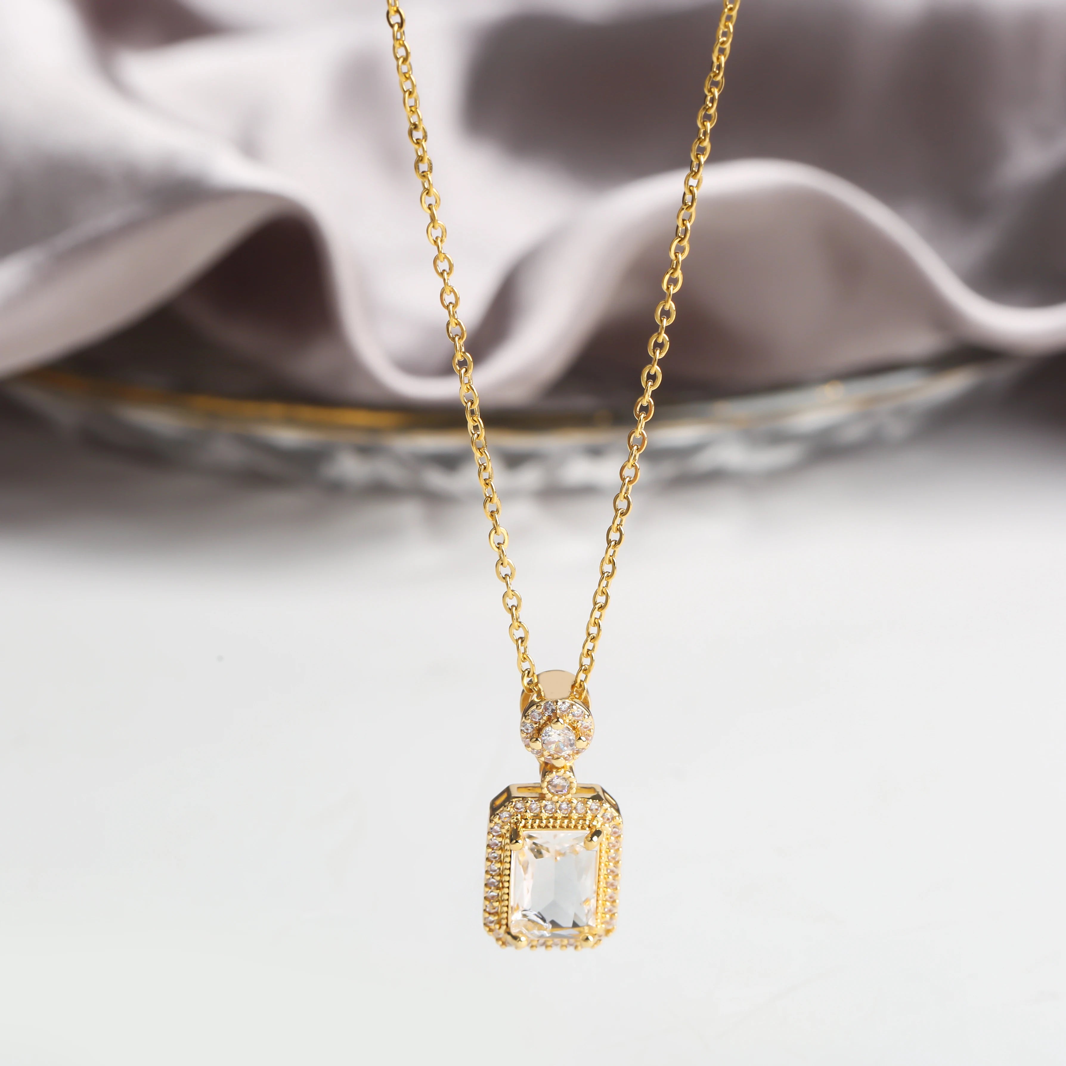 Top Quality Women Girls Square Crystal Choker Fashion Geometric Pendant Luxury Holiday Jewelry Gifts Accessories Wholesale Qme White