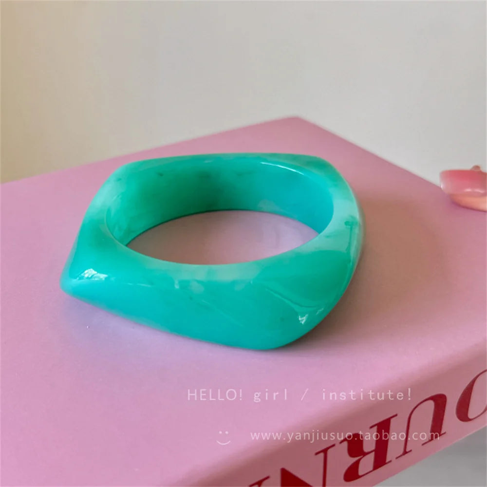 Fashion Colorful Irregular Resin Bangle Bracelet for Women Simple Retro Wide Edged Geometric Bracelet Casual Accessory Bangle Qme hulan fang