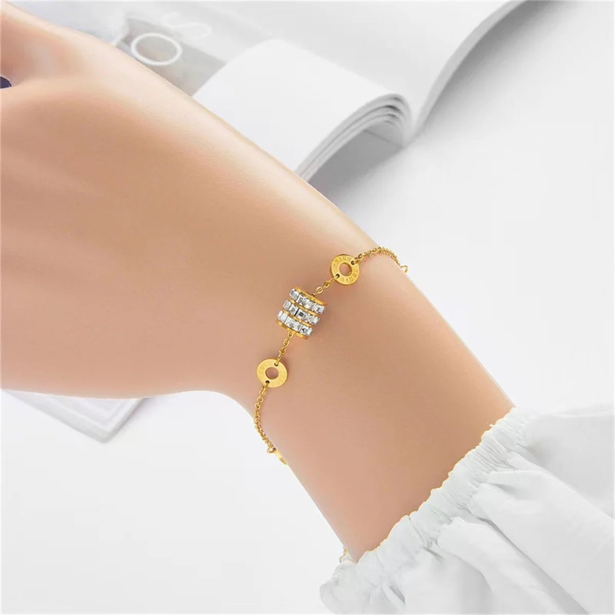 Titanium Steel Bracelet Butterfly Flowers Double-layer Design For Women Gold Color Adjustable Bracelet Fashion High-end Jewelry Qme 2