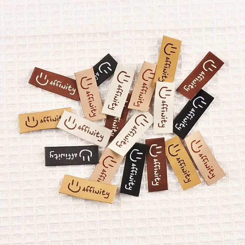 50pcs 15×40mm Colorful smiling face Face Pattern Embroidery Label Overlock DIY Clothing Handmade Accessories Without Gum cp3877 Qme