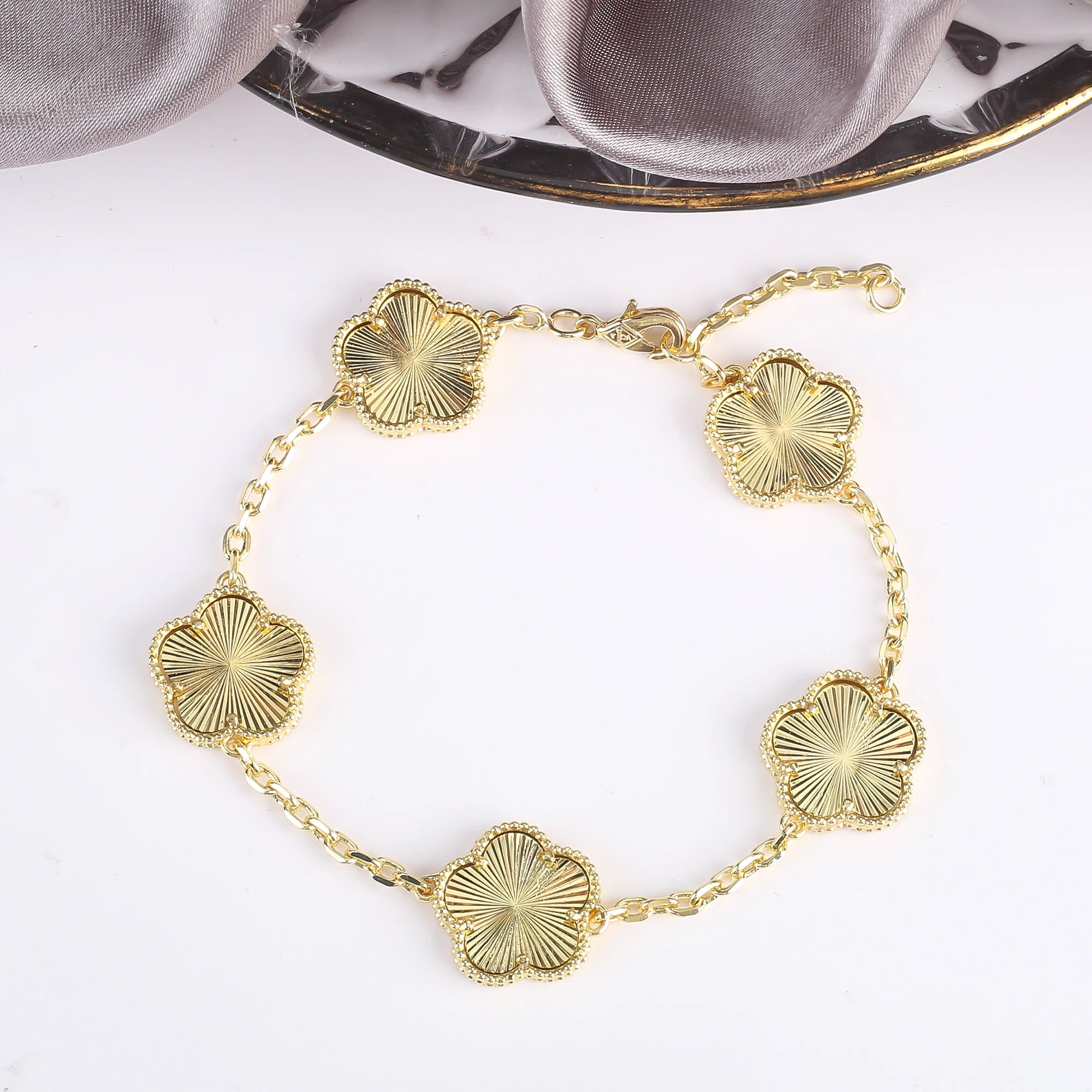 New Popular Shiny Zirconia Five-Leaf Flower Charm Ladies Bracelet Luxury For Female Party Jewelry Fashionable Gifts Clover Qme 4