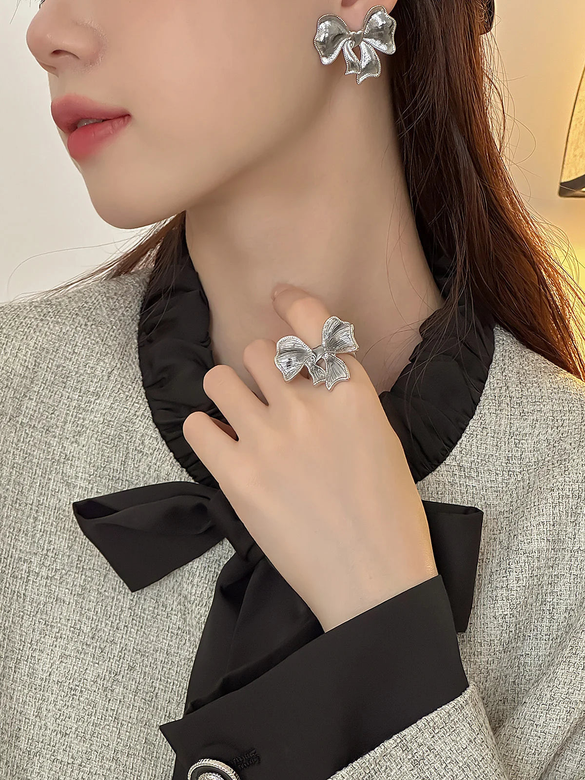 New Arrival Silver Color Metal Bow Knot Big Ring for Women Girls Ins Korean Simple Fashion Exaggerated Jewelry Gifts 2025 Qme