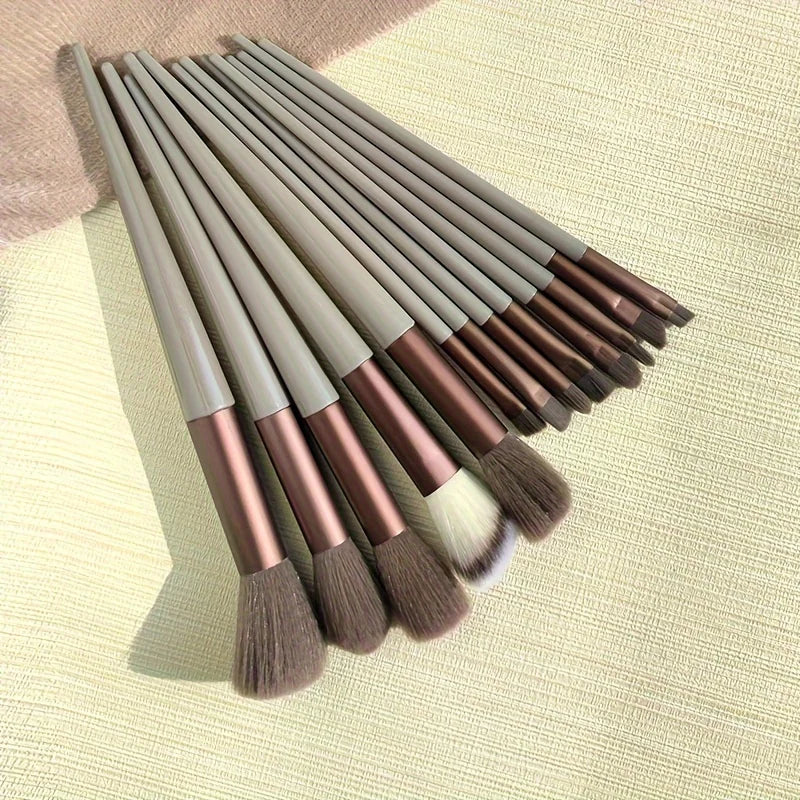 Makeup brush set: Soft and delicate, it includes eyeshadow, foundation, It is the perfect birthday gift for mothers or women. Qme
