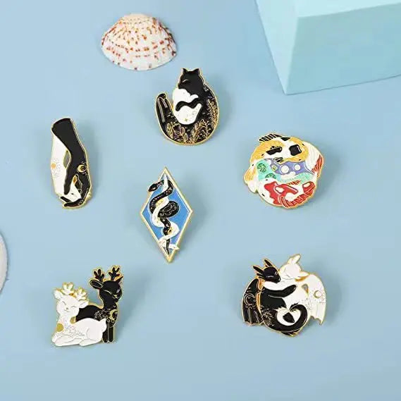Black White Animal Enamel Pins Snake Cat Dragon Metal Brooches Badge Jewelry Punk Jeans Hat Lapel Clothes Women Kid Wholesale Qme