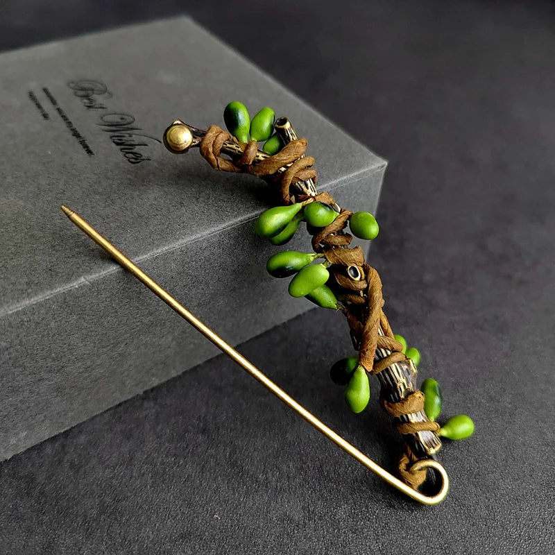 Large Brooches Entwined Simulated Fruit Plant Decoration Vintage Brooch Sweater Scarf Buckle Cardigan Suit Big Pin Qme