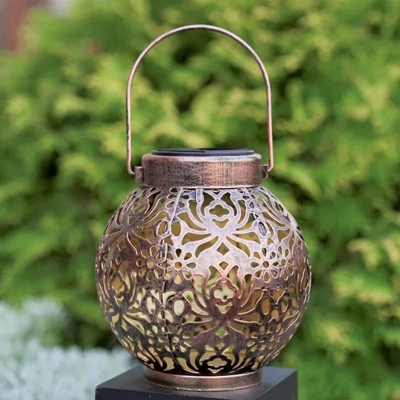 Solar LED Lantern Light, Outdoor Hanging Projection Light with Hollow Wrought Iron Design Waterproof Yard Garden Art Decoration Qme