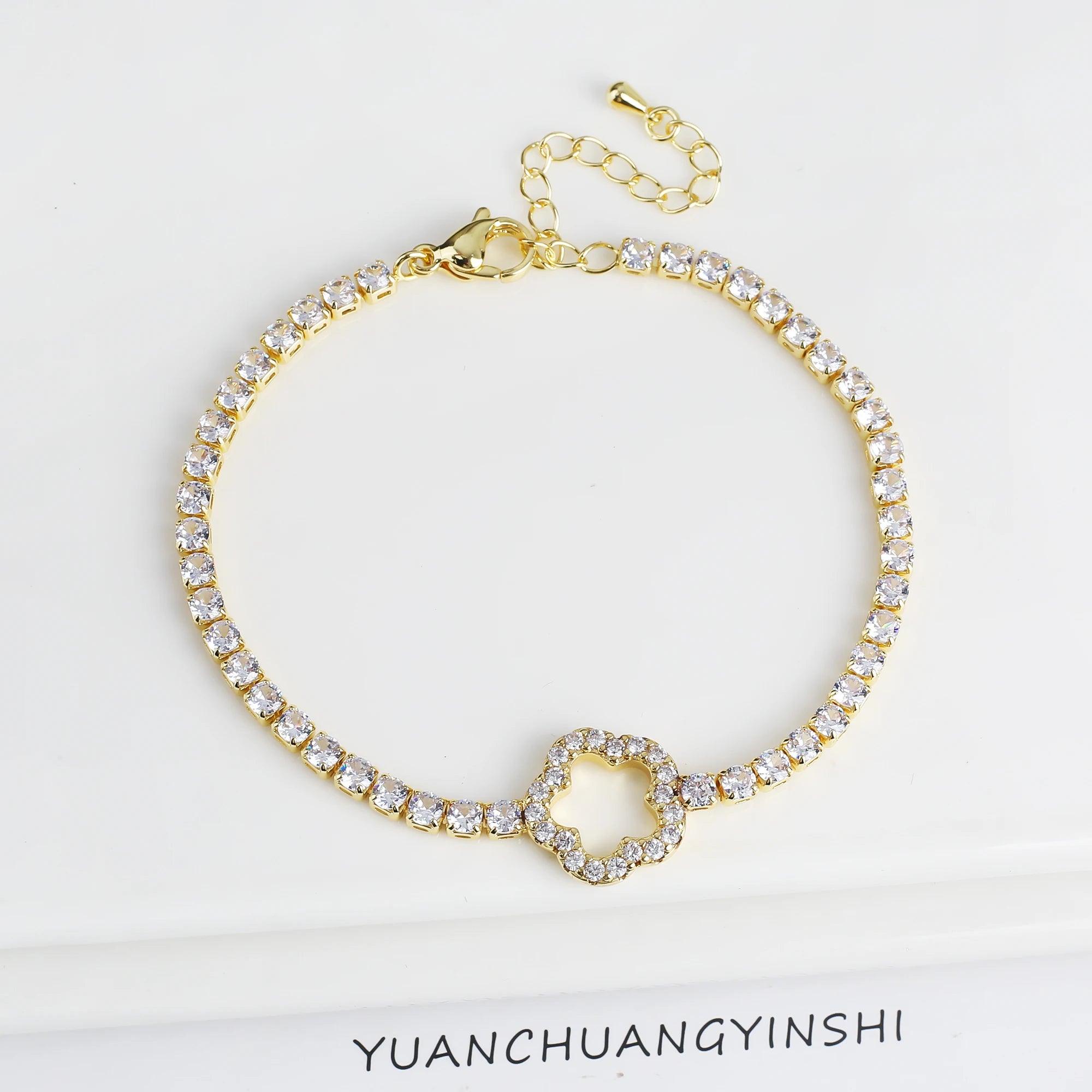 Gold/Silver/Rose Gold Shiny Cubic Zirconia Hollowed Out Five Leaf Flower Bracelet Simple for Woman Party Fashion Jewelry Clover Qme Gold