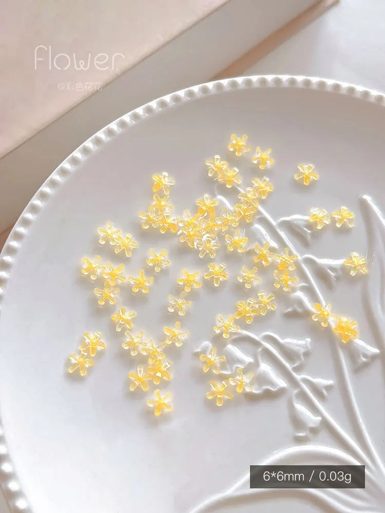 Sparkling White 5 Petal Flower Nail Charms, 3D Resin Small Flat Back Daisy Nail Art Decorations, Bling DIY Manicure Rhinestones Qme yellow 6mm 50pcs