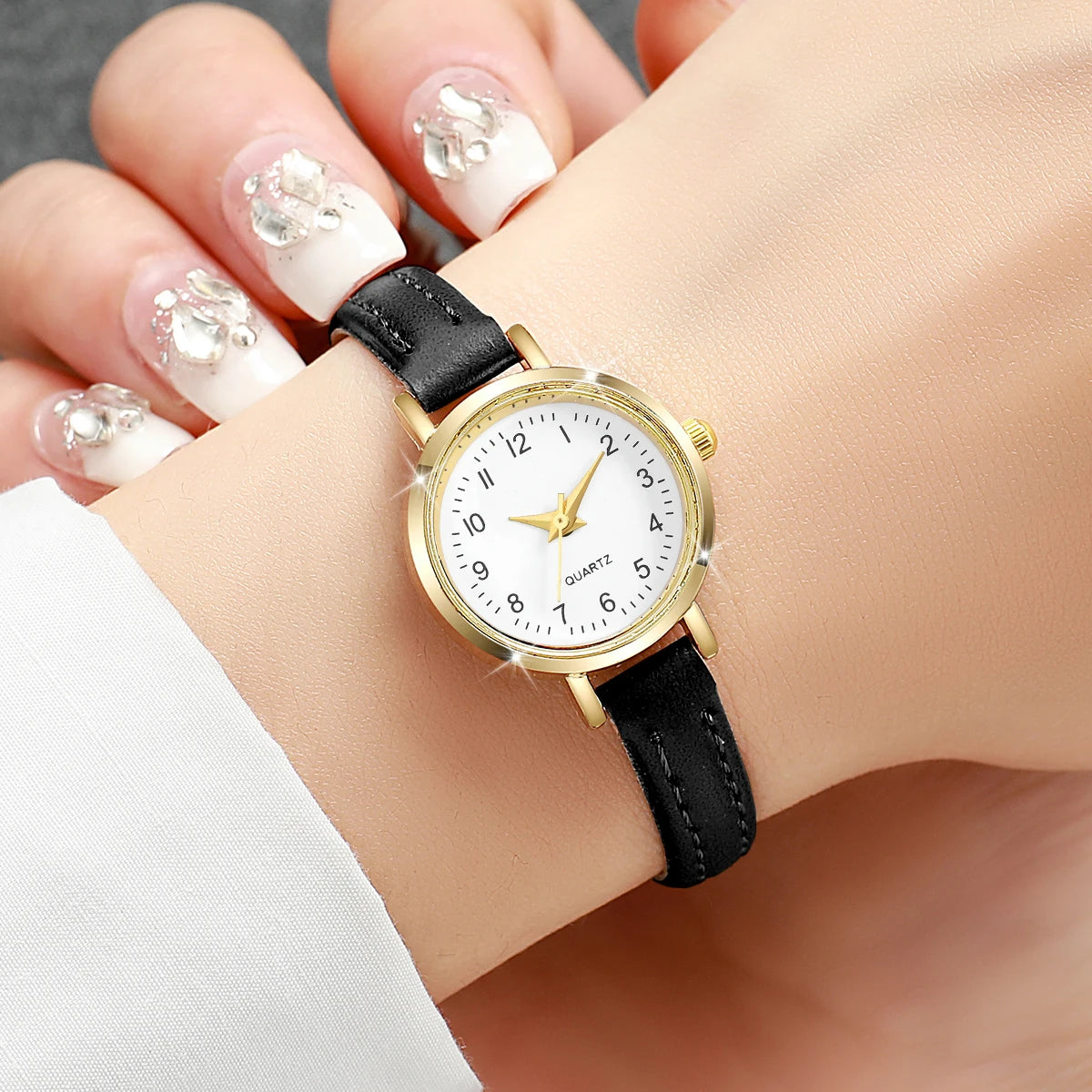 Delicate Retro Roman Numeral Small Round Gold Watch with Soft Leather Band for Daily Wear Qme