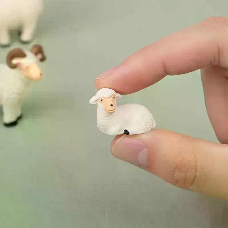 4/1Pcs Miniature Resin Family Sheep Figurine Set Mini Decorative Sculpture For Home Garden Micro Landscape Decor Desk Displays Qme