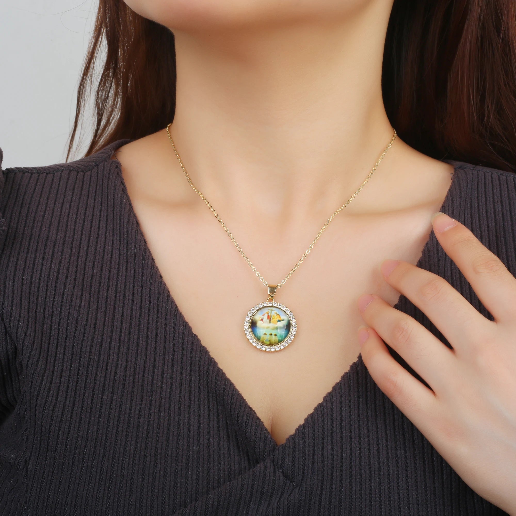 Simple Round Zirconia Acrylic Religious Pattern Theme Character Twist Chain Necklace Classic for Woman Party Jewelry Accessories Qme