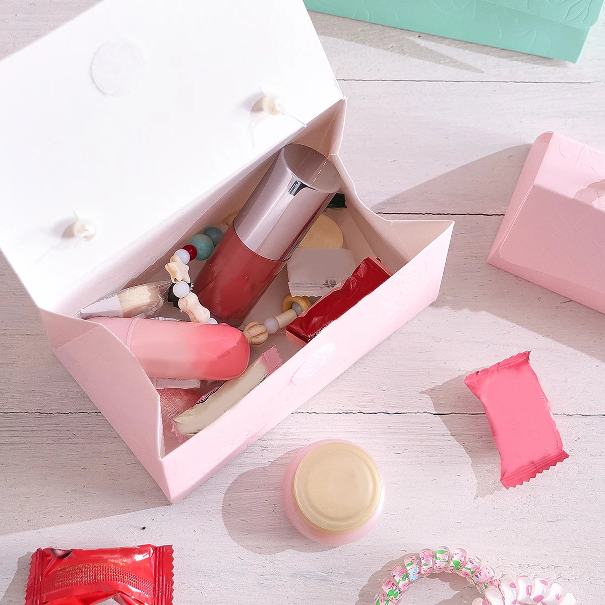 Set of 5 Luxurious Wedding Mini Gift Boxes with Letterpress Floral Design and Simulated Pearl Handles, Elegant Gift Boxes for Us Qme