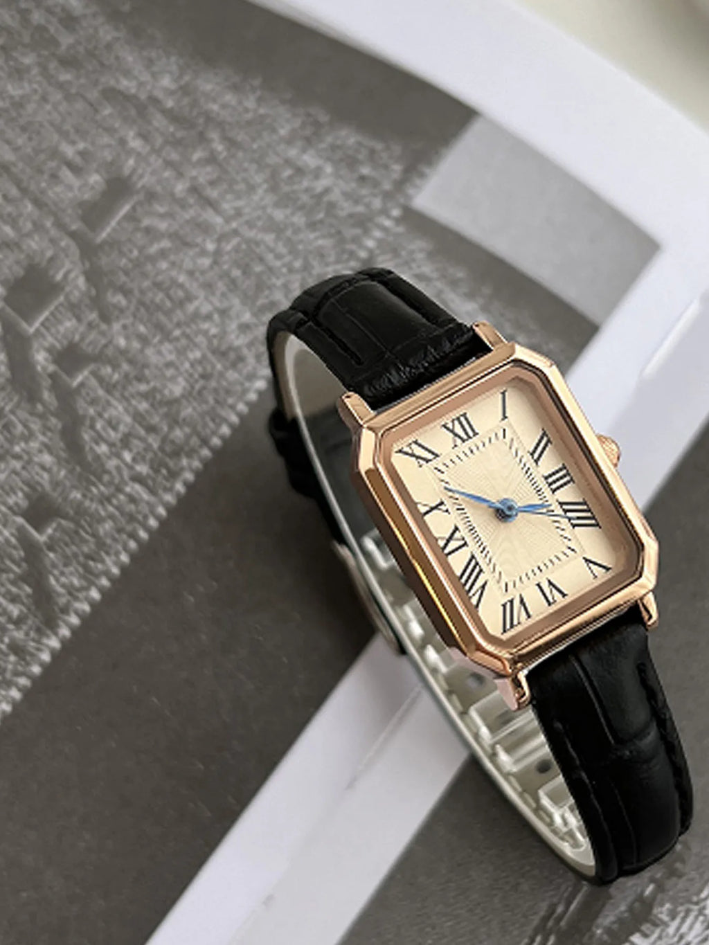 Women's Watch, Quartz Watch, Simple Fashion Casual Watch, Small Elegant Leather Strap, Square Dial with Roman Numerals Qme