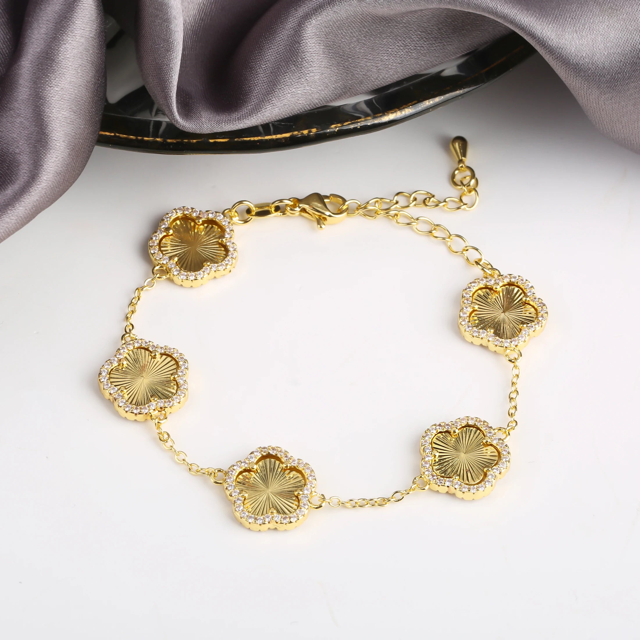 2023 INS Hot Sale 10 Colors Five Leaf Flower Bracelet Classic Fashion Adjustable Bracelet Sweet Romantic Woman Party Jewelry Qme 20