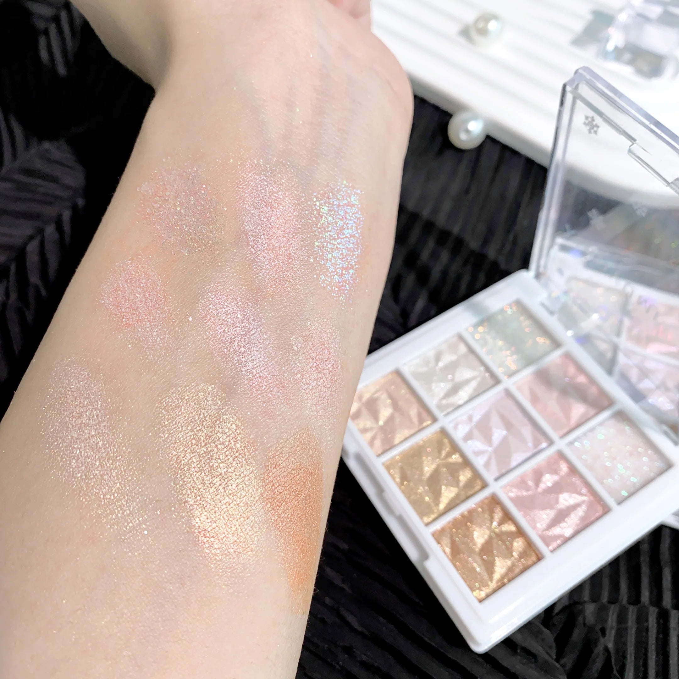 Christmas Snowflake 9-Color Eyeshadow Palette Matte Shimmer Glitter Qme