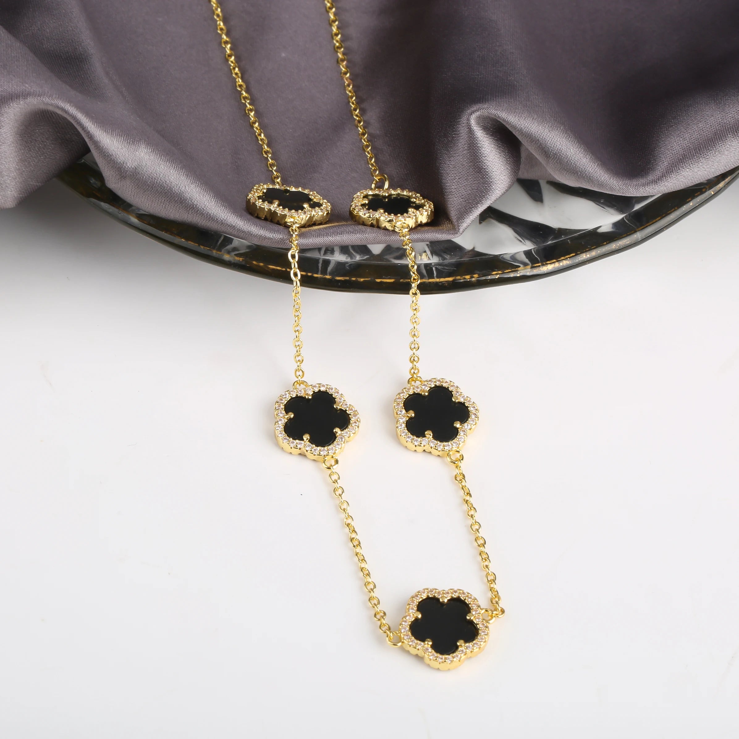 INS Selling Women Five Leaf Clover Necklace Fashion Geometric Sweet