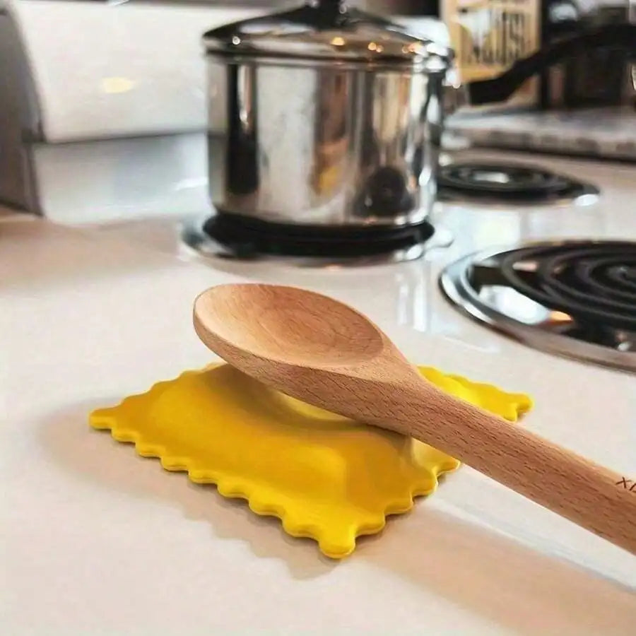 1 Cute Cartoon Biscuit-shaped Silicone Spoon Rest Heat Resistant Qme