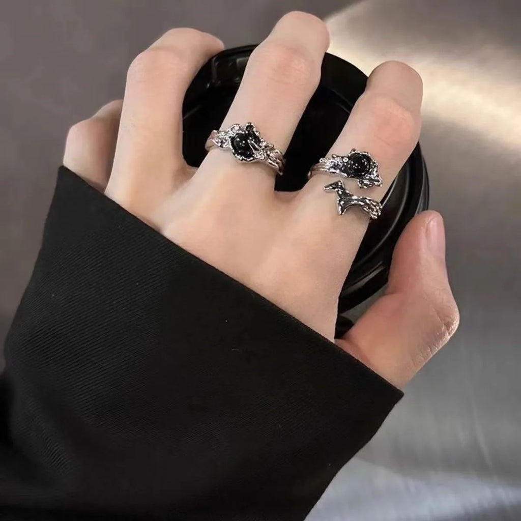 Irregular Thorn New Fashion Charm Ring Personality Girls Black Series Ring Women's Punk Ring Vintage Jewelry Partner Accessories Qme