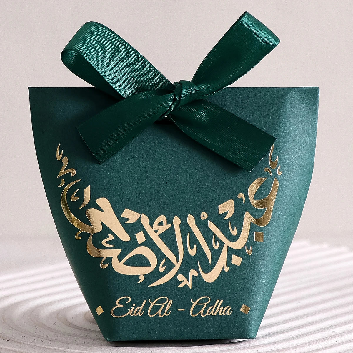 A Set of 10 Small and Exquisite Eid Candy Boxes, Featuring White, Black, and Green as the Main Colors, Adorned with Beautiful Golden Moon Patterns and Ribbons, Are the Perfect Choice for Celebrating the Eid Al-Adha Qme Green-Green-10Pcs Other Other
