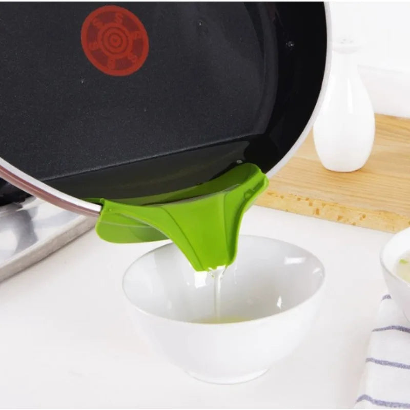 Kitchen Tools Designed to Prevent Spills, Including Pots with Round Openings, Edge Guards, And Various Small Kitchen Gadgets Qme Green