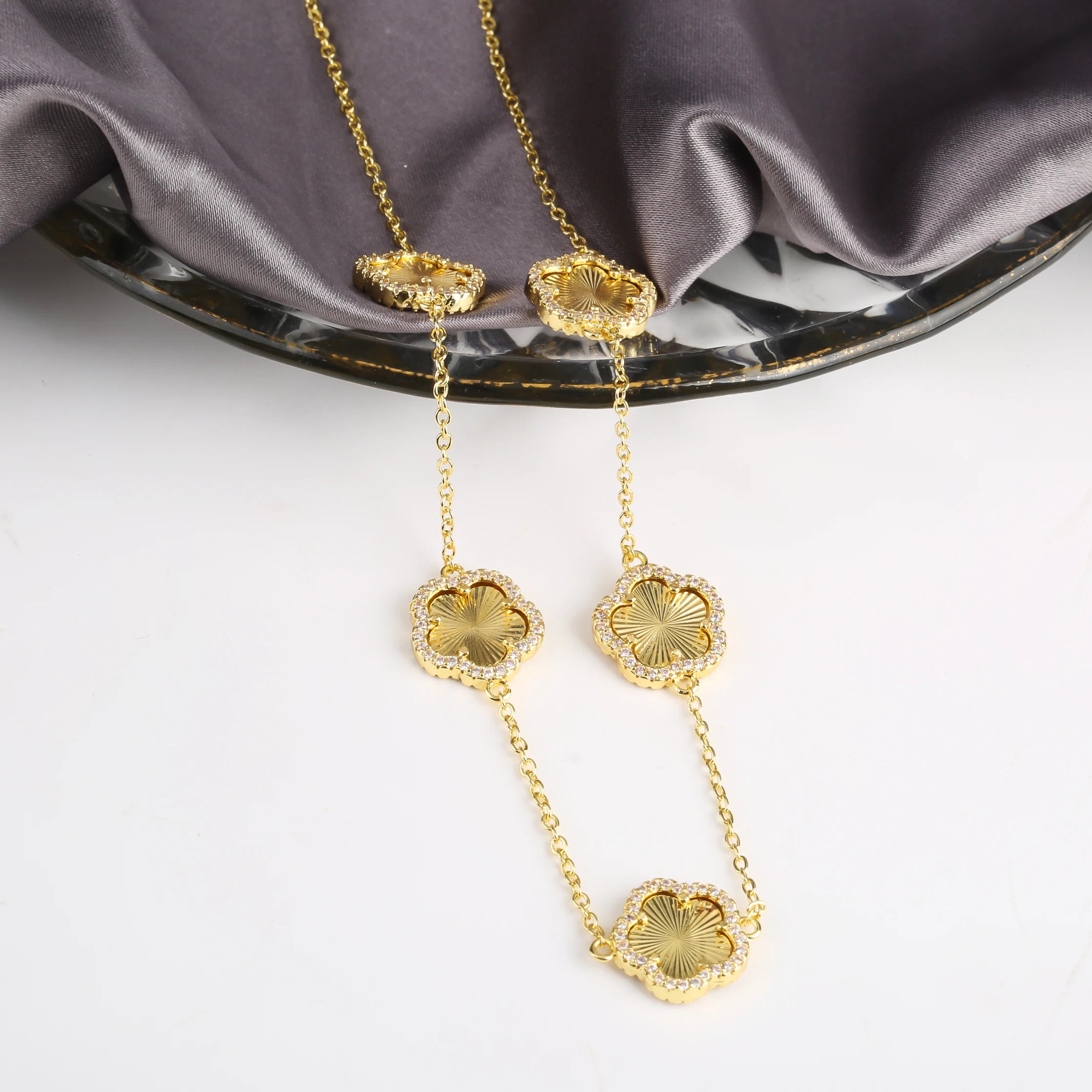 INS Selling Women Five Leaf Clover Necklace Fashion Geometric Sweet