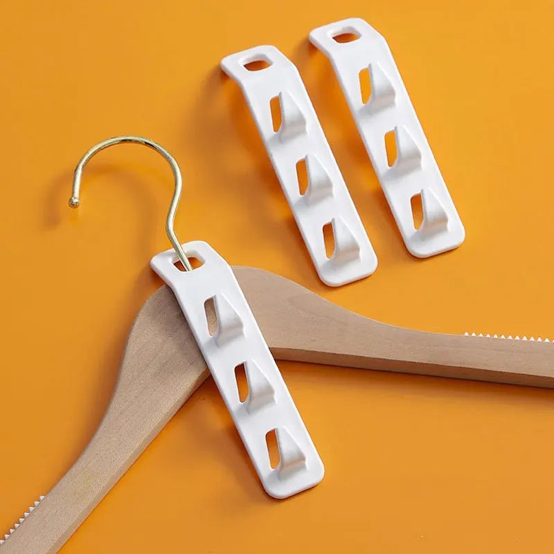 4pcs Ultimate Space Saver Hanger Set - Heavy Duty Plastic Closet Organizer with 3 Hooks for Effortless Storage of Clothes, Jeans Qme