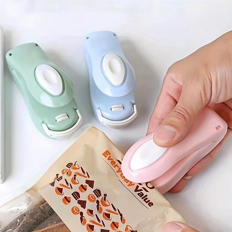 1pc Mini Household Portable Sealing Machine, Hand Pressure, Heat Sealing Machine, Food, Snacks, Plastic Bag Sealing Machine Qme