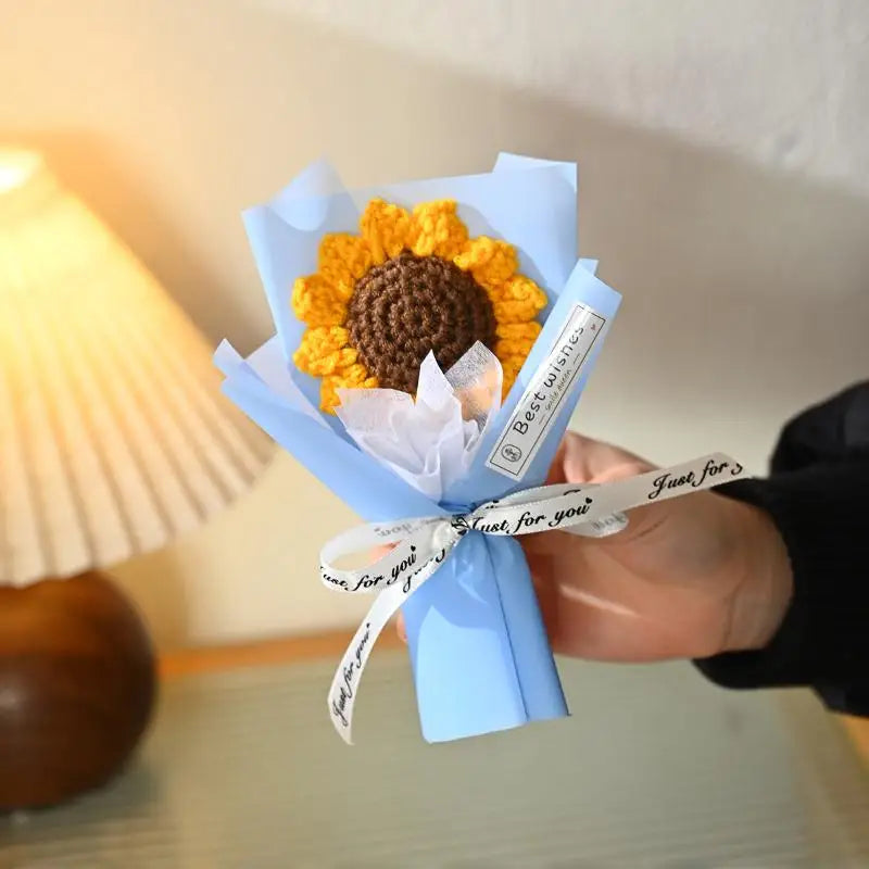 Mini Handmade Yarn Flower Bouquet Crochet Heart Valentine's Day Qme A18