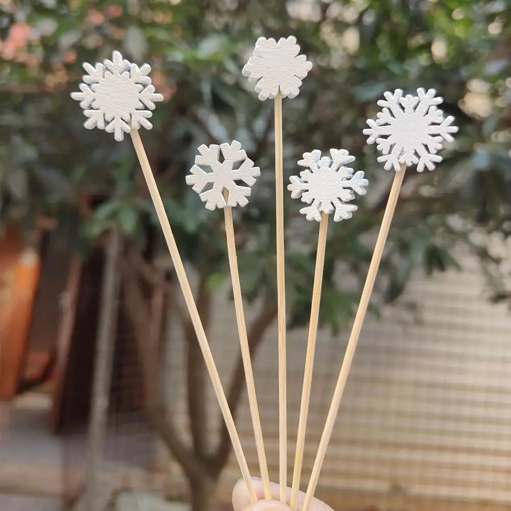 50Pcs/set Christmas Fruit Sticks Disposable Bamboo Sticks Snowflake Christmas Tree Elk Santa Claus Snowman Sticks Xmas Ornaments Qme