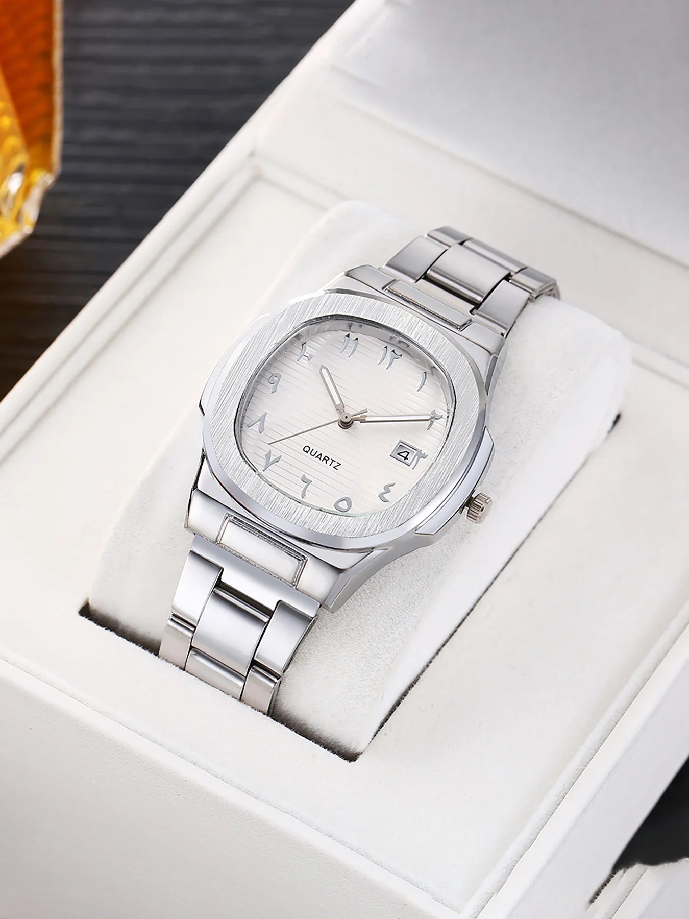 Retro Textured Dial Male Calendar Wristwatch, Multi-Color Option Alloy Band Fashion Daily Wear Men Quartz Watch Qme WHITE