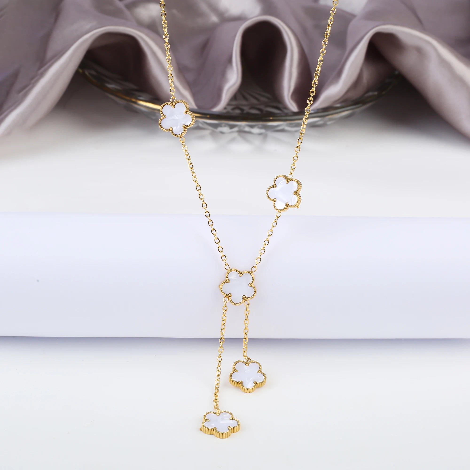 Classic Stainless Steel Five Leaf Flower Set Bracelet Necklace Earrings Luxury for Woman Party Daily Wear Jewelry Free Shipping Qme White Necklace