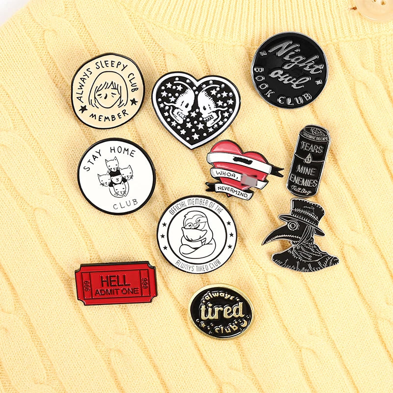Punk Series Brooches Black and White Skull Home Club Punk Crow's Beak Sleepy Brooch Cartoon Jewelry Lapel Badges Gifts Wholesale Qme