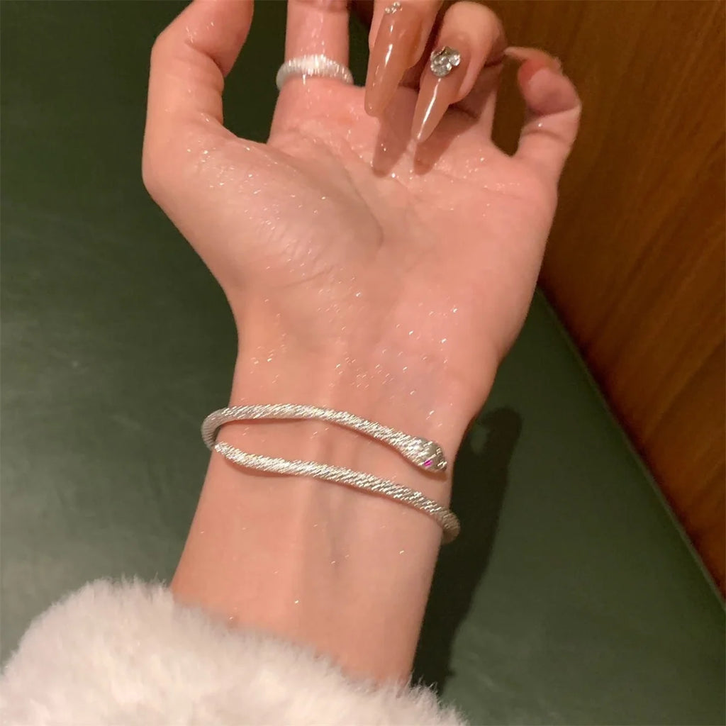 Hetian Jade Bell Bracelet Bangle Retro Palace Design Fashionable Women's Jewelry Antique daily accessories Qme