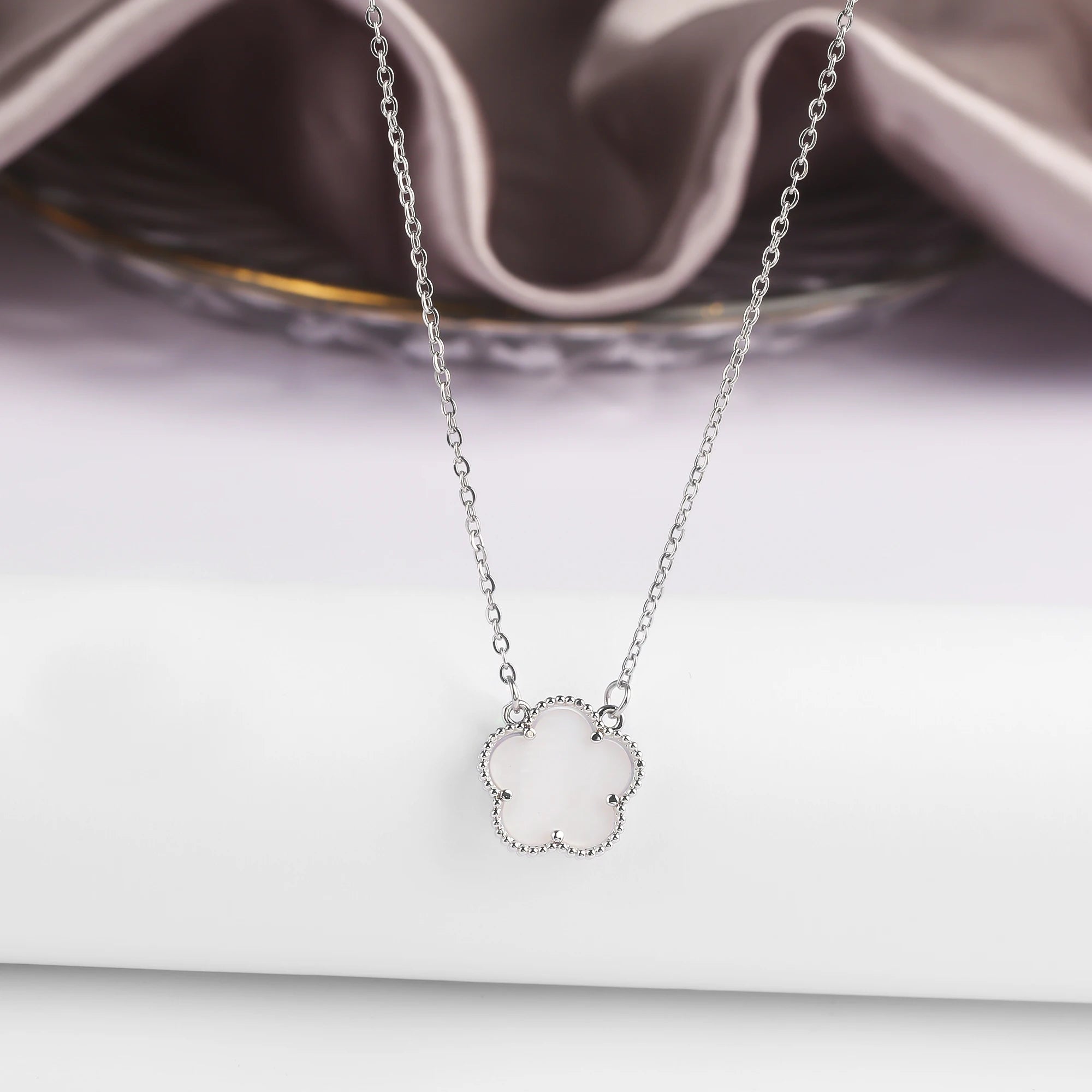 Gold/Silver Classic Natural Stone Five Leaf Flower Necklace Fashion Women Flower Jewelry Necklace For Daily Wear Free Shipping Qme 8