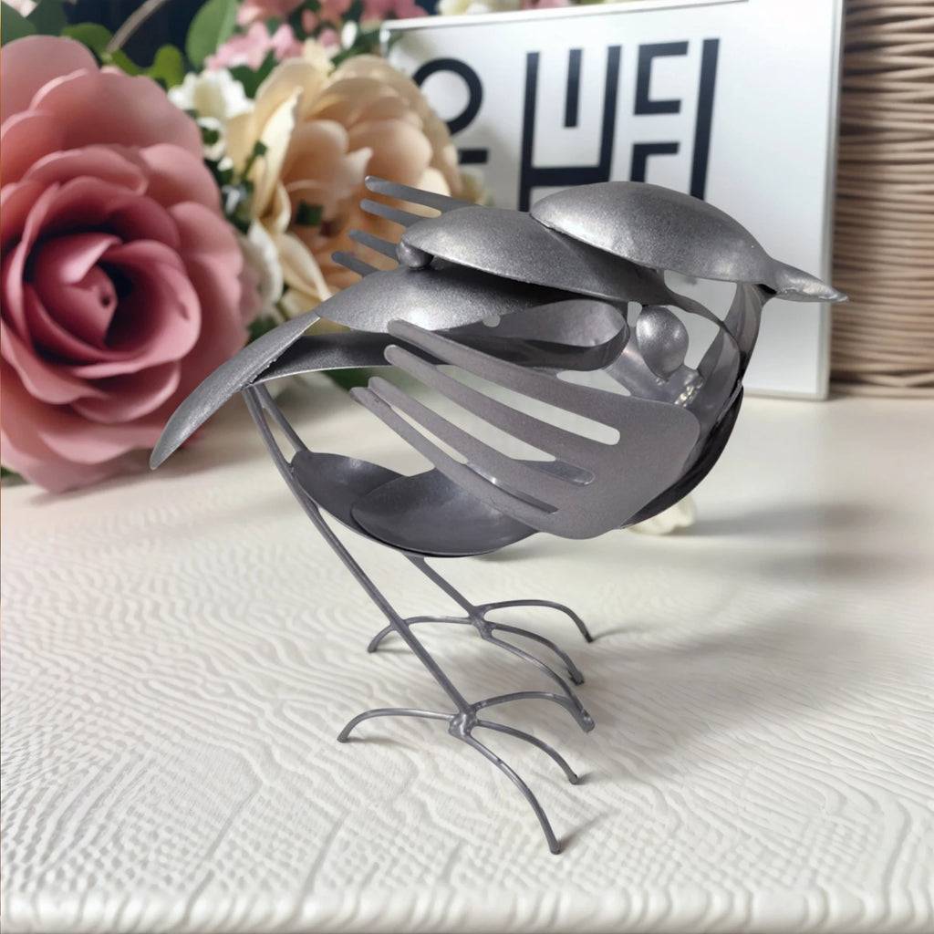 Robin Bird Statue Handmade Recycled Fork & Spoon Bird Statue Rustic Red Chest Robin Figurine for Outdoor Garden Yard Decor Qme