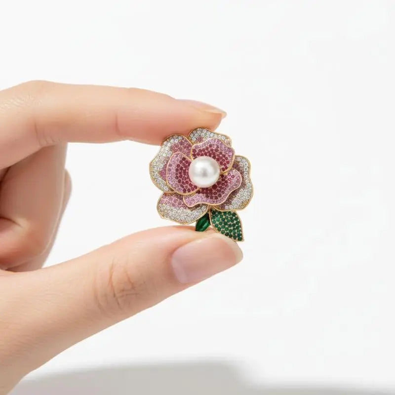 Trendy New Flowers Women Brooch Elegant Pearl Camellia Pins Fashion Female Party Coat Dress Scarf Accessories Jewelry Gift Qme