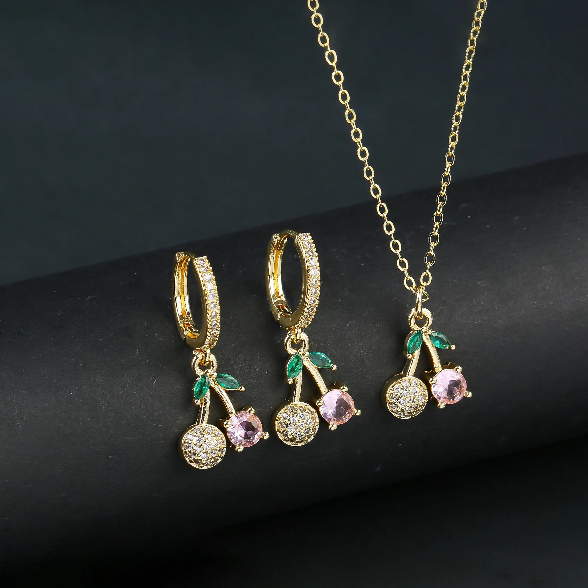 2pcs Hot Sale Fruit Cherry Strawberry Crystal Earrings Necklace Jewelry Set Lucky for Woman Shiny Zircon Party Gift Accessories Qme Jewelry Set 6