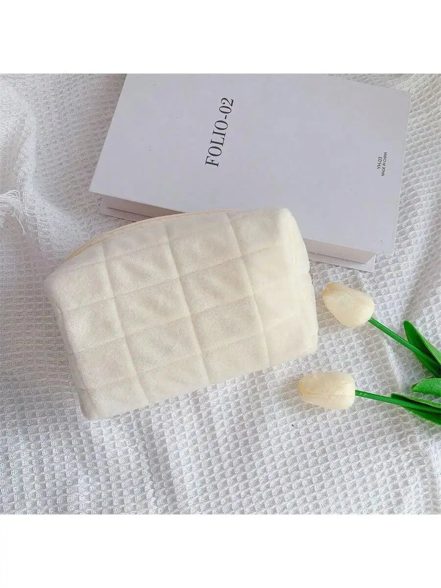 Checkered Pattern Makeup Bag Solid Plush Zipper Toiletries Storage Qme white