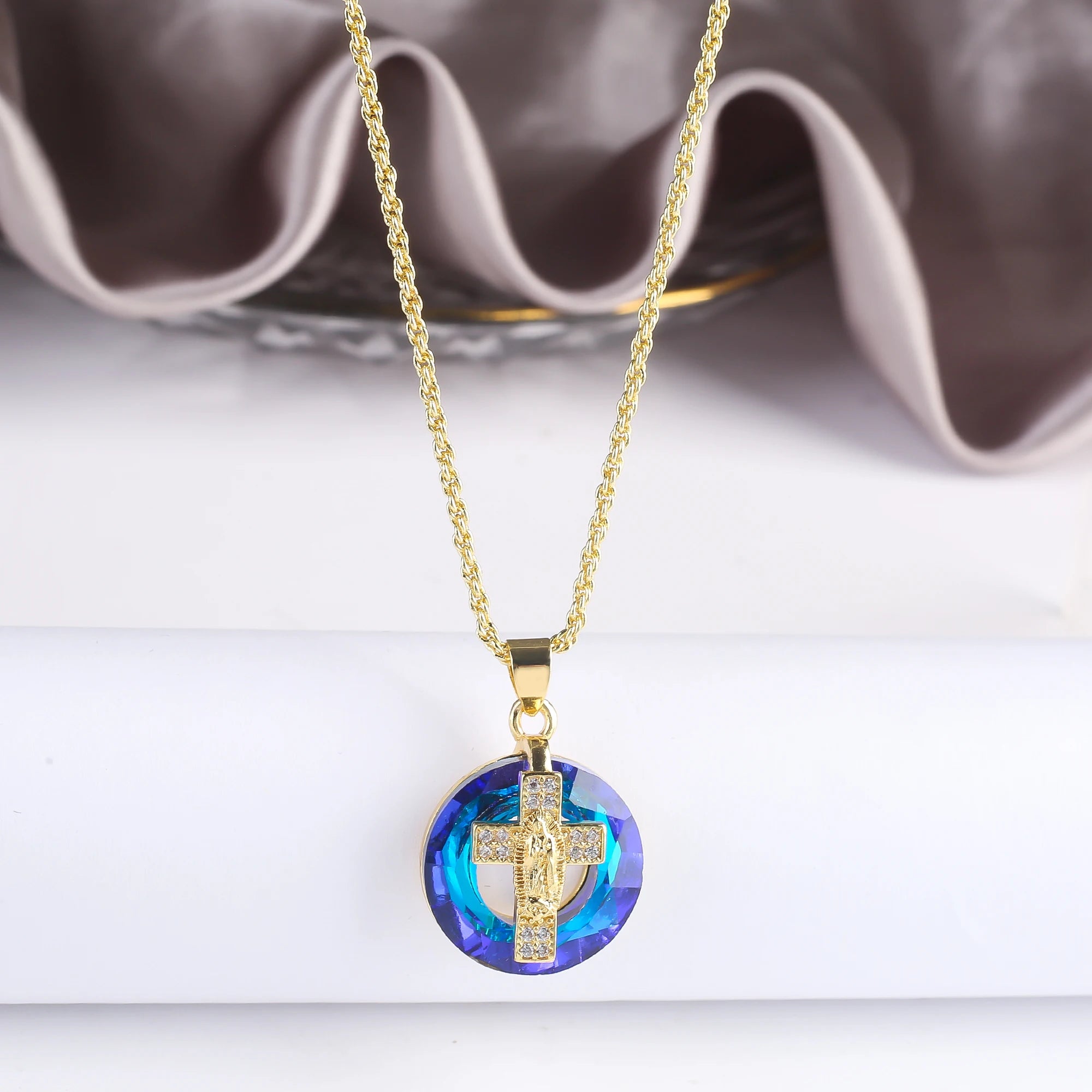 Top Quality Light Luxury Donut Crystal Zirconia Cross Pendant Necklace Personalized For Woman Girl Holiday Wedding Jewelry Gift Qme 6