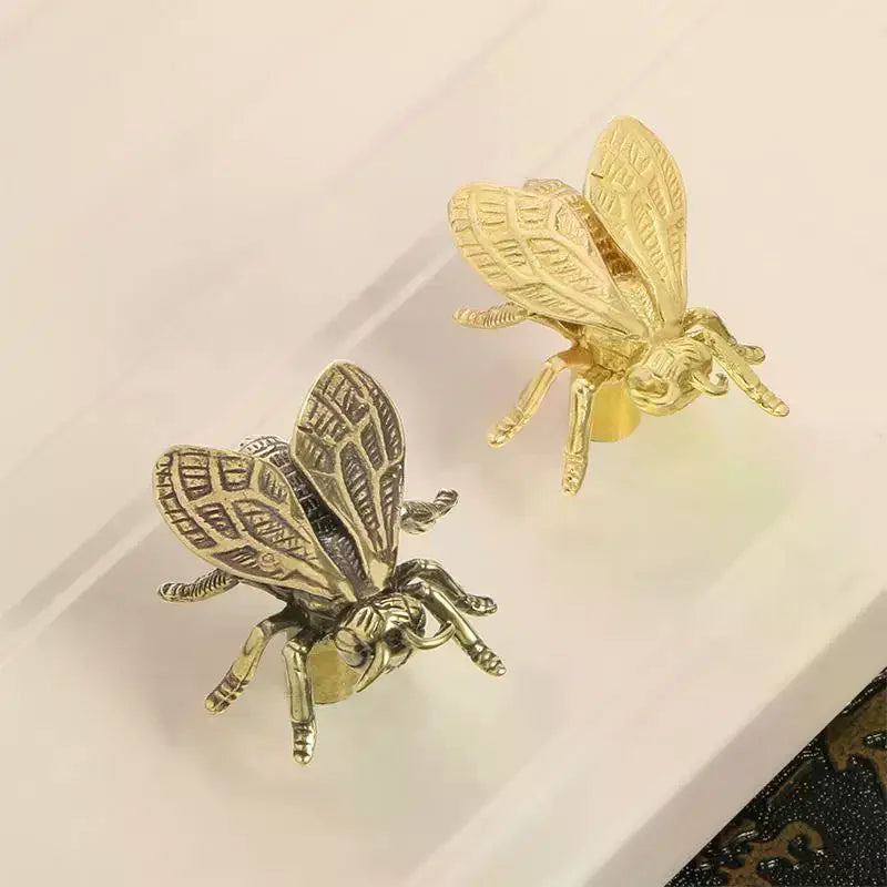 Creative Retro Bee Brass Handle Vintage Single Hole Cabinet Door Knobs Gold Furniture Hardware Wardrobe Drawer Pulls Dresser Qme