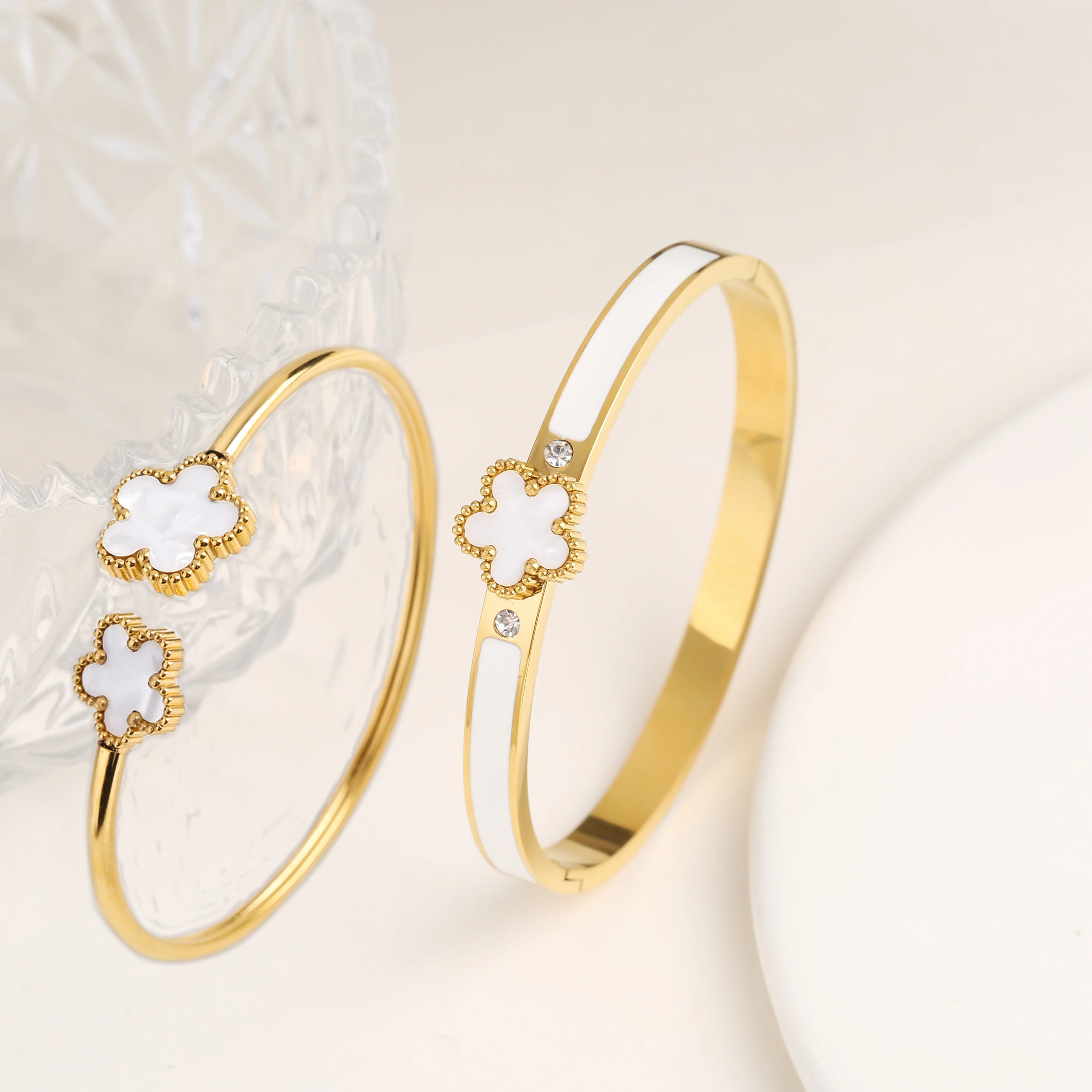 2pcs Gold Color Stainless Steel Five-Leaf Flower Bangle Simple For Woman Party Wedding Exquisite Wrist Jewelry Fine Clover Gift Qme 1