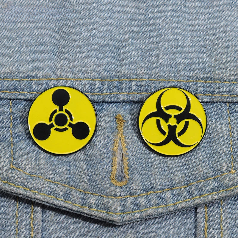 Radioactive Sign Brooch Radiation Symbol Nuclear Enamel Pin Attention! Backpack Metal Badges Lapel for Jewelry Wholesale Qme