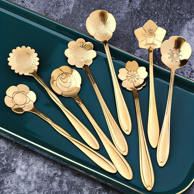 Set of 6 Random Style Stainless Steel Teaspoons Ideal for Desserts - Petite Coffee Spoons, Charming Dessert Spoons for Tea, Soup Qme